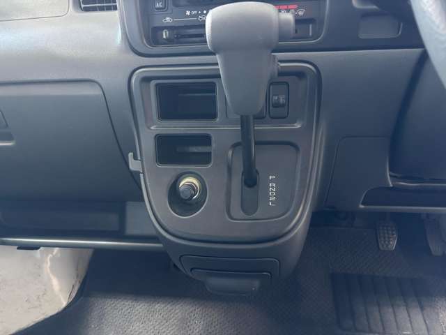 Daihatsu Hijet Cargo 10