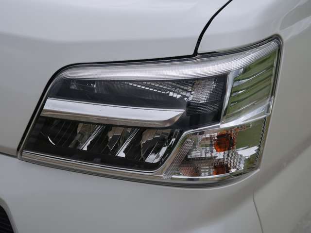 Daihatsu Hijet Cargo 4
