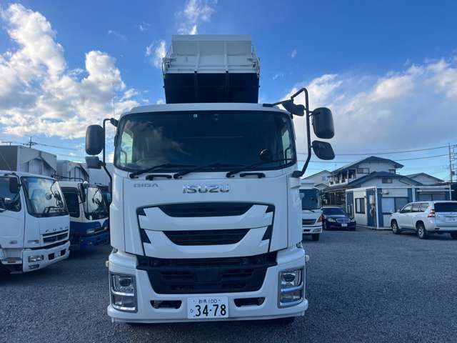 Isuzu Giga 12