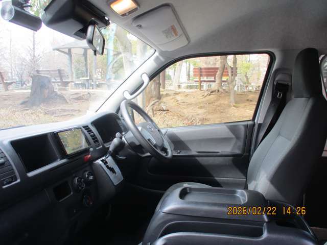 Toyota Hiace 4