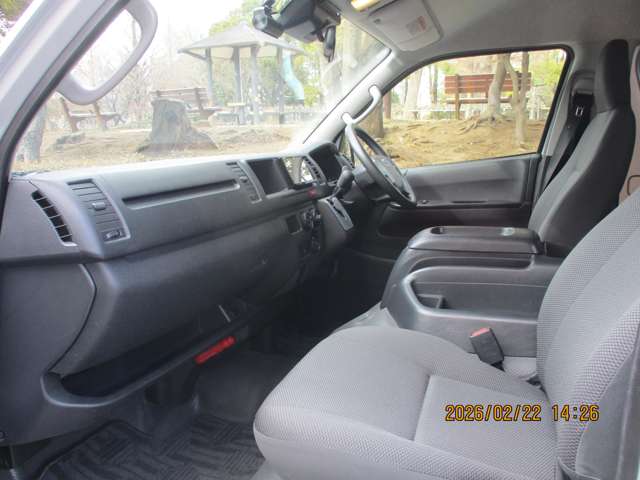 Toyota Hiace 5
