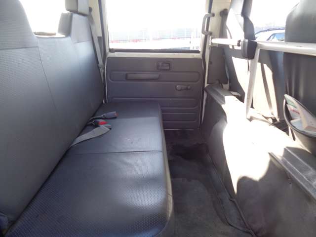 Isuzu Elf 12