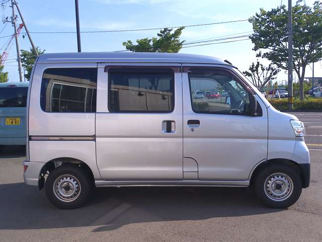 Daihatsu Hijet Cargo 4