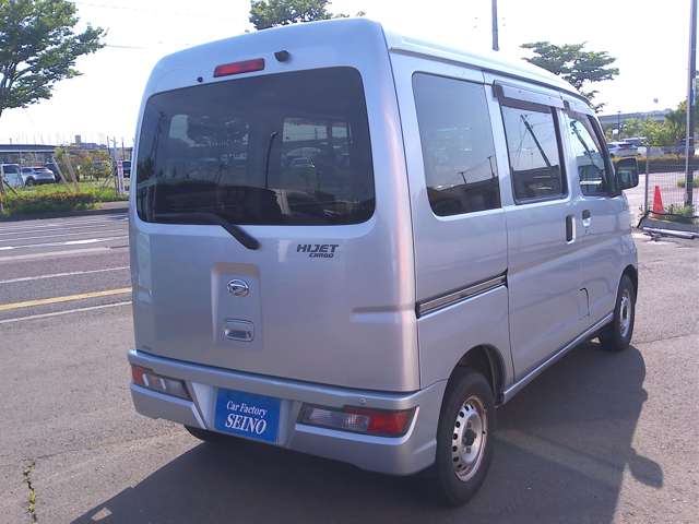 Daihatsu Hijet Cargo 5
