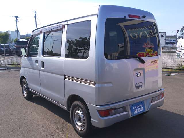 Daihatsu Hijet Cargo 7