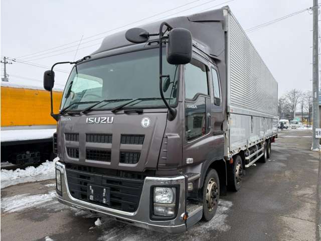 Isuzu Giga 4