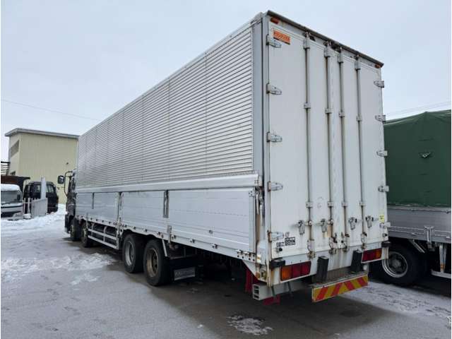 Isuzu Giga 6