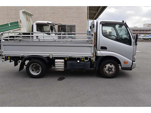 Hino Dutro 9