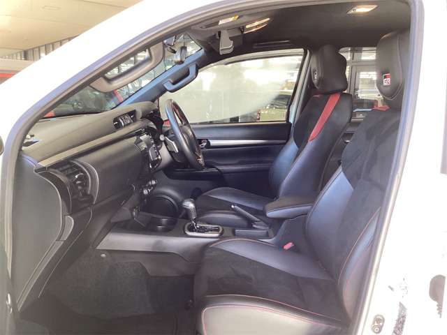 Toyota Hilux 9