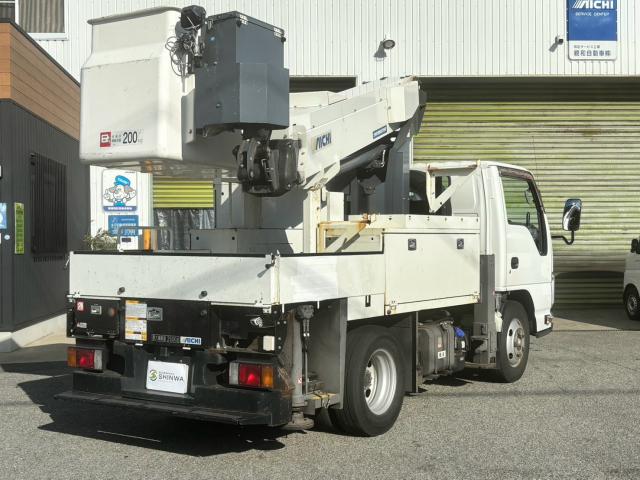 Isuzu Elf 7