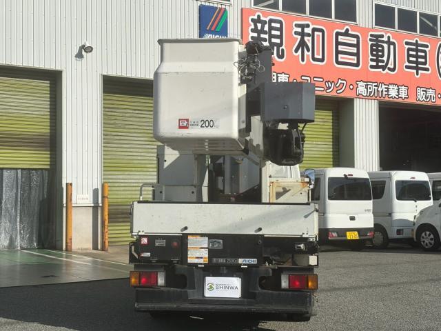 Isuzu Elf 8
