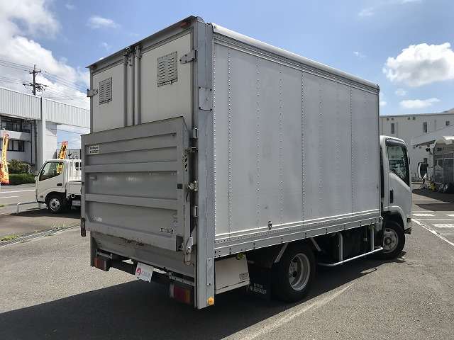 Isuzu Elf 6