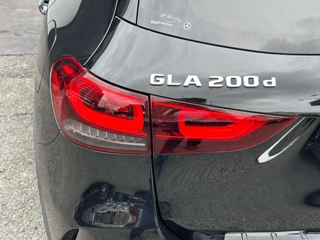 Mercedes-Benz GLA-Class 10