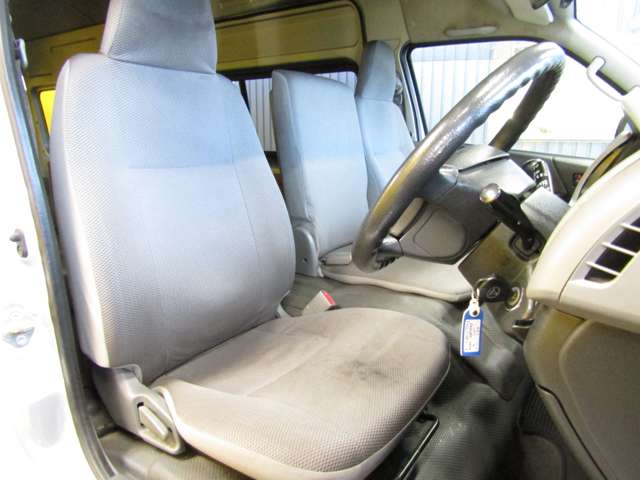 Toyota Regius Ace 11