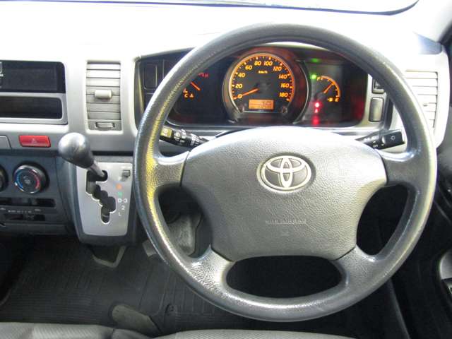 Toyota Regius Ace 5