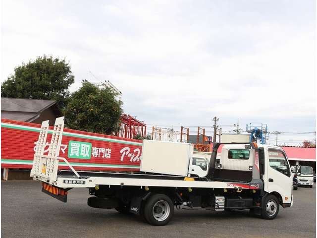 Hino Dutro 9