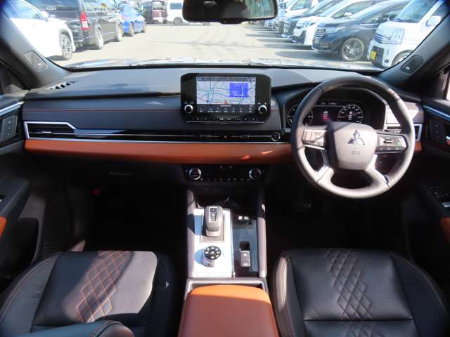 Mitsubishi Outlander 4