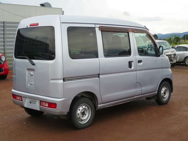 Daihatsu Hijet Cargo 3