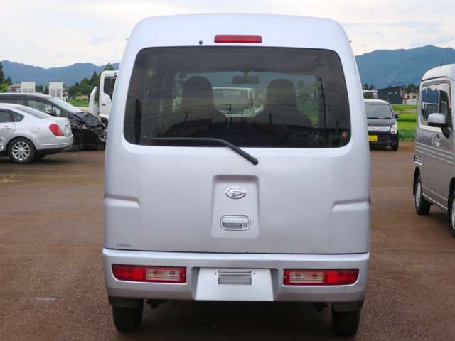 Daihatsu Hijet Cargo 4