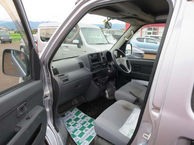 Daihatsu Hijet Cargo 6