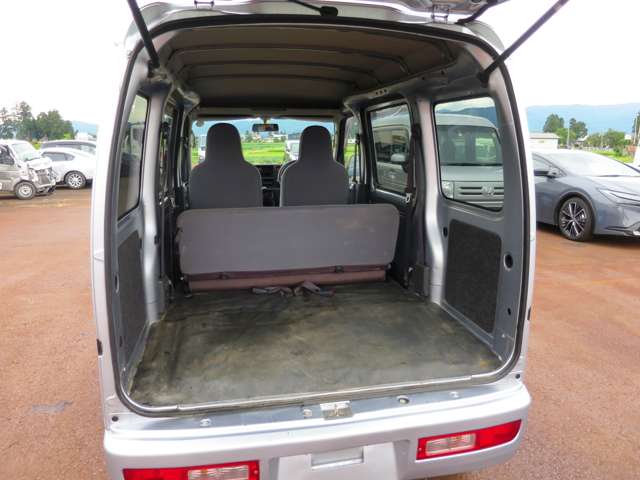 Daihatsu Hijet Cargo 8