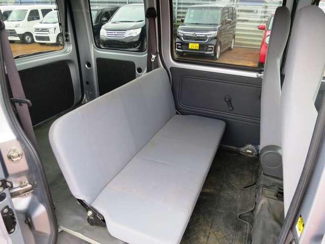 Daihatsu Hijet Cargo 9