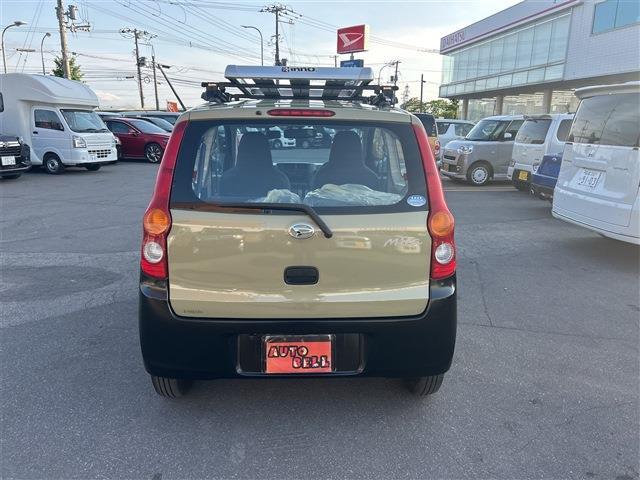 Daihatsu Mira 7
