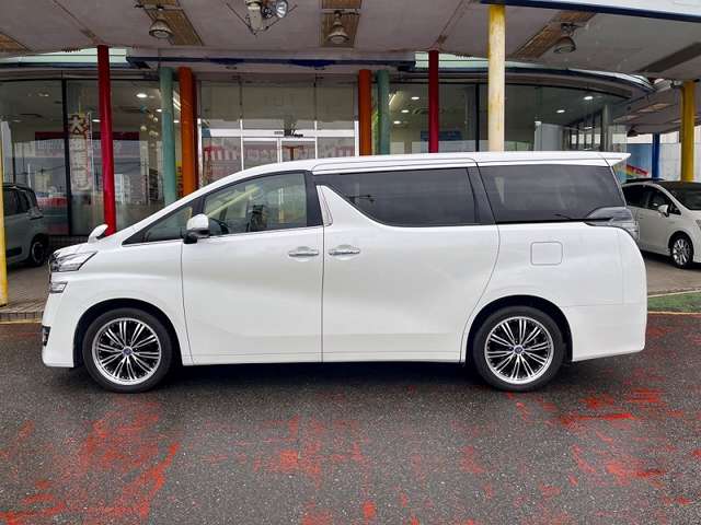Toyota Vellfire 4