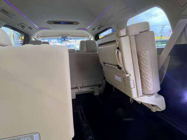 Toyota Vellfire 8