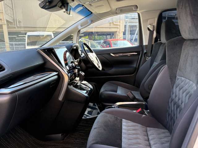 Toyota Alphard 12