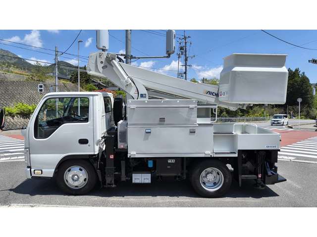 Isuzu Elf 4