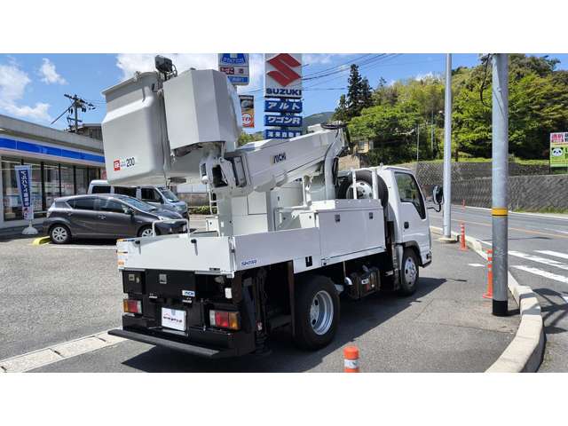 Isuzu Elf 6