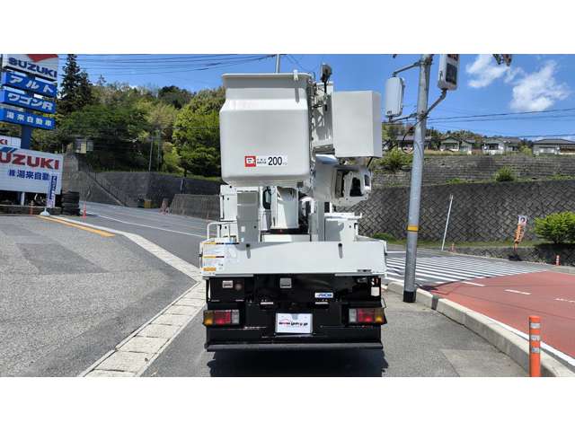 Isuzu Elf 7