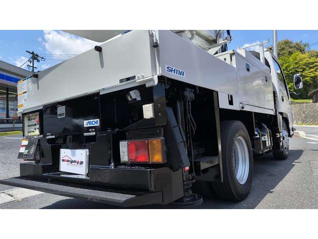 Isuzu Elf 8