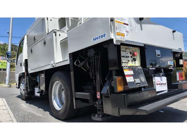 Isuzu Elf 9