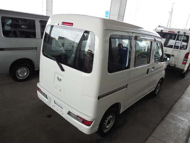 Daihatsu Hijet Cargo 4