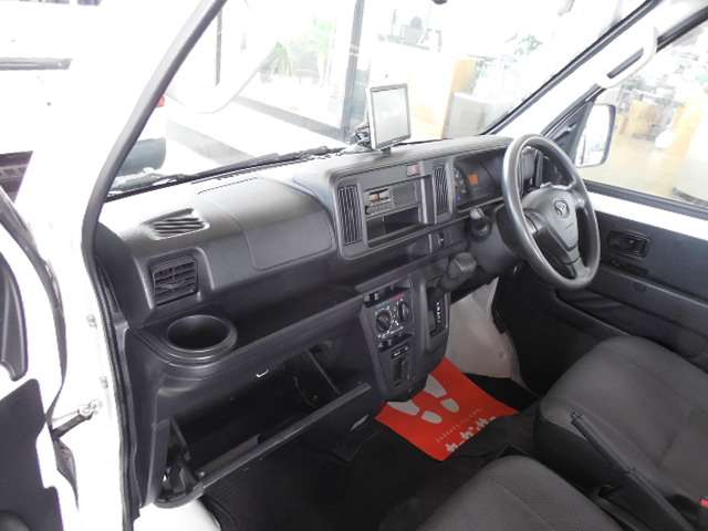 Daihatsu Hijet Cargo 7