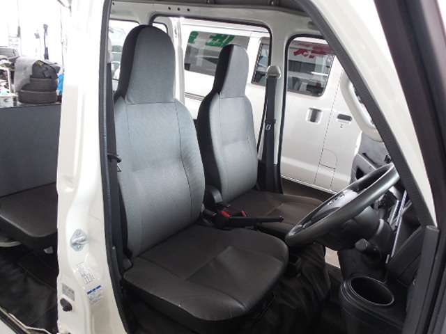 Daihatsu Hijet Cargo 8