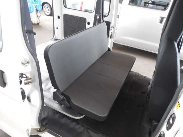 Daihatsu Hijet Cargo 9