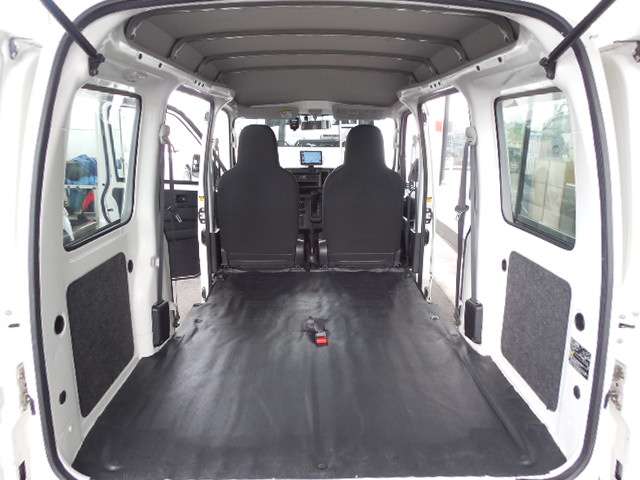 Daihatsu Hijet Cargo 10