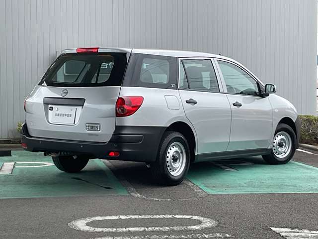 Nissan AD 4