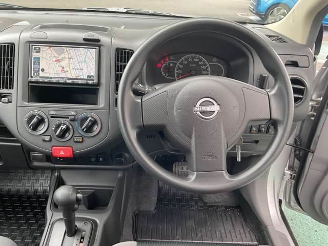 Nissan AD 5