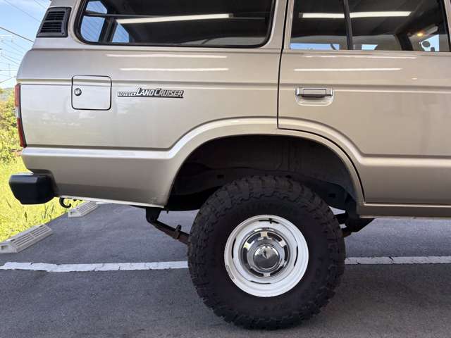 Toyota Land Cruiser 60 12