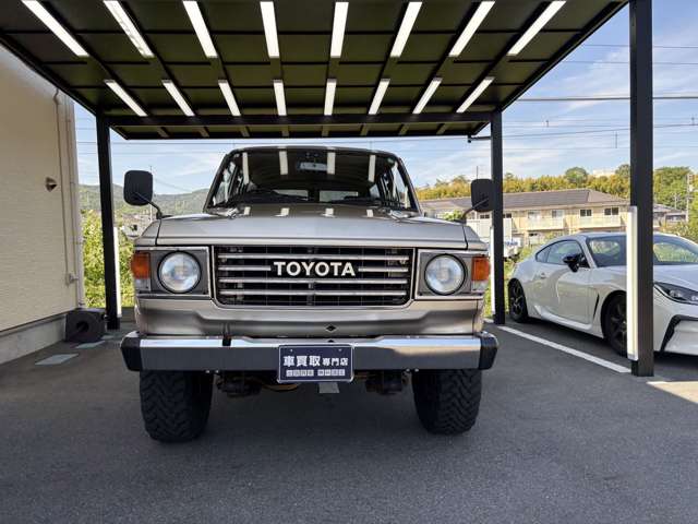 Toyota Land Cruiser 60 6