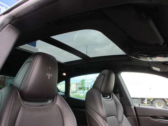 Maserati Levante 8