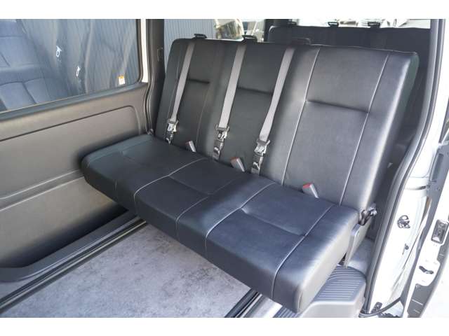 Toyota Hiace Van 4