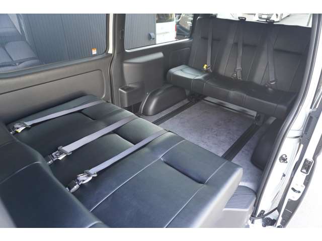 Toyota Hiace Van 5
