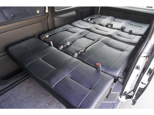 Toyota Hiace Van 6