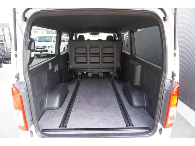 Toyota Hiace Van 7