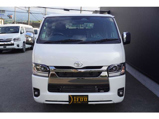 Toyota Hiace Van 8